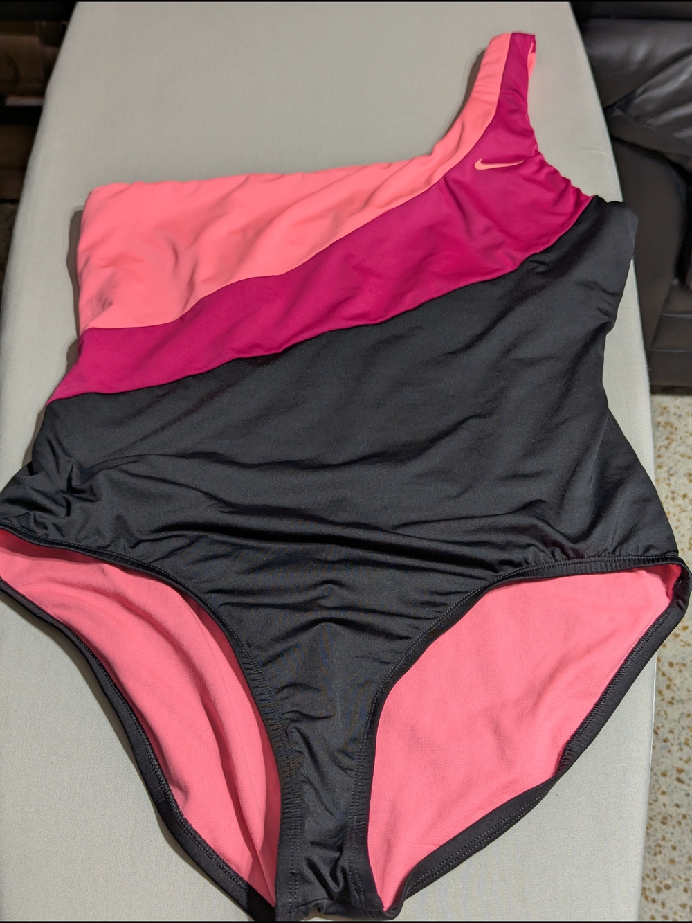 Nike One-Shoulder Colorblock Women's One-Piece Swimsuit - Pink/Black
